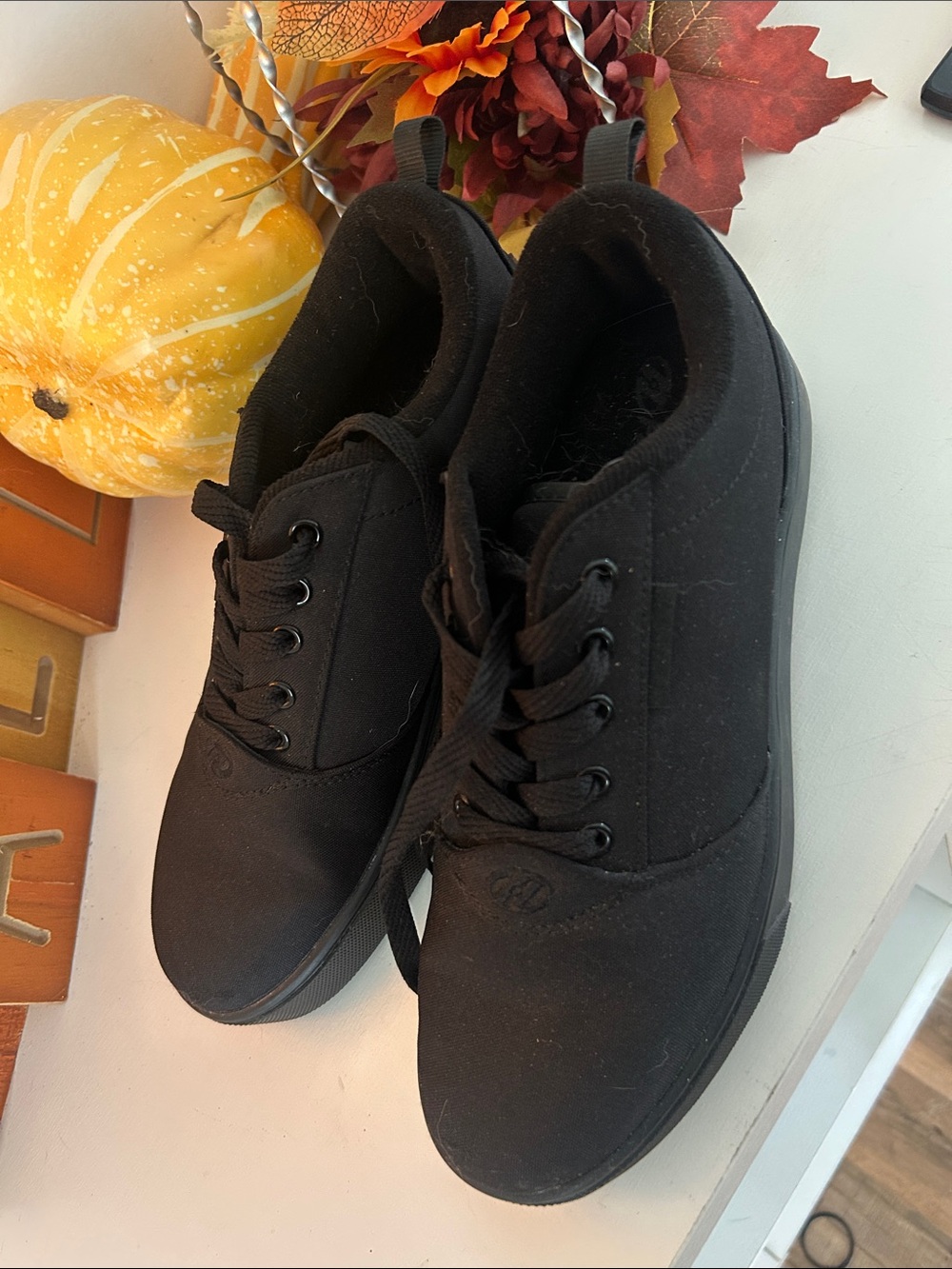 Women's hellys sneakers
